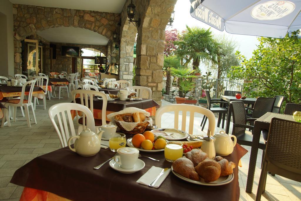 Hotel Augusta Garni Limone sul Garda Exterior photo